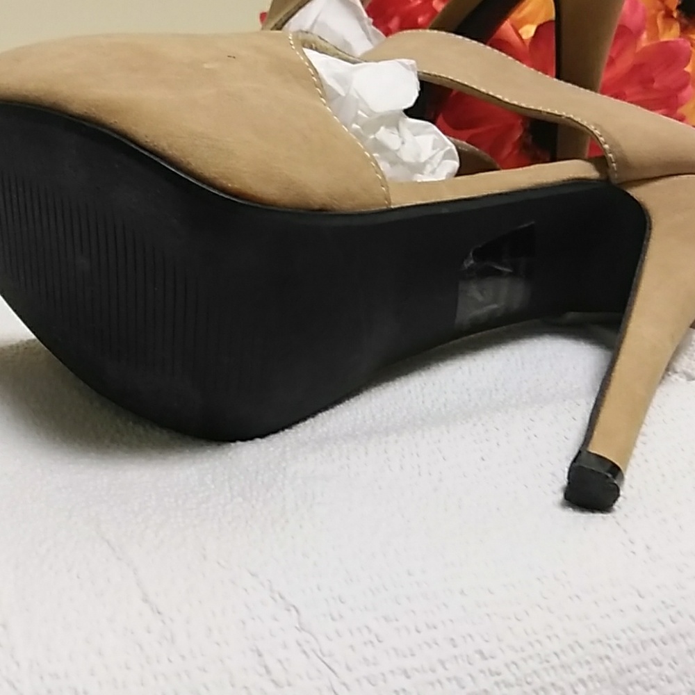 Shoes - Picture 4 of 8